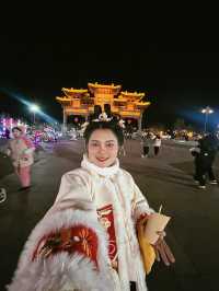 แต่งชุดฮั่นฝูที่เมืองโบราณโจวโข่ว เหอหนาน 