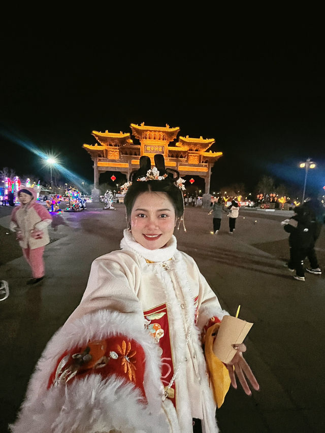 แต่งชุดฮั่นฝูที่เมืองโบราณโจวโข่ว เหอหนาน 