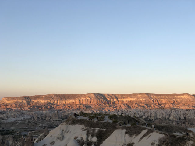 🏞️ Sunset Point, 열기구가 춤추는 하늘 아래