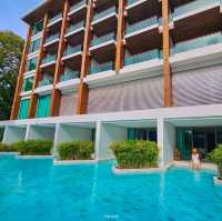 ที่พัก และคาเฟ่ ริมทะเลขนอม