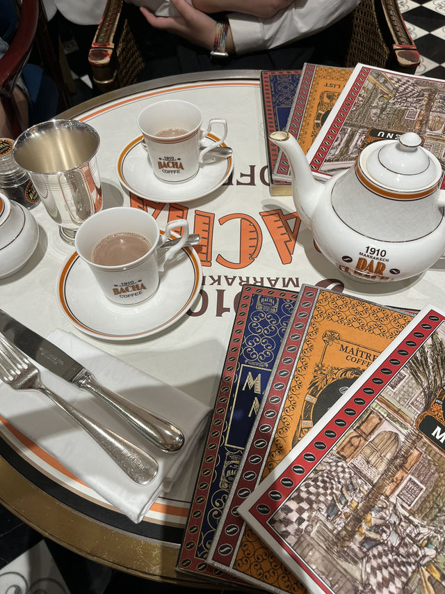 싱가폴에서 모로코 감성 가득한 다이닝 카페에서의 우아한 커피 타임 ☕✨