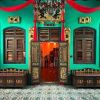 🏯 Nyonya Nostalgia: Opulent Mansions, Spicy Secrets & a Ghost(?) Sighting in Penang 🌶️