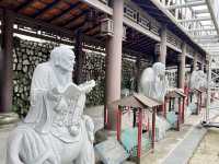 Temple Ji Dian Senggarang: Where River Gods & Coconut Tarts Collide" 🌊🏮