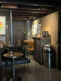 กาแฟดี บรรยากาศเท่ ถ่ายรูปสวยทุกมุม ที่ As is