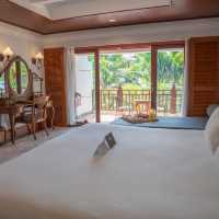 ที่พักหรูริมทะเล บรรยากาศร่มรื่น สระน้ำกว้างมาก