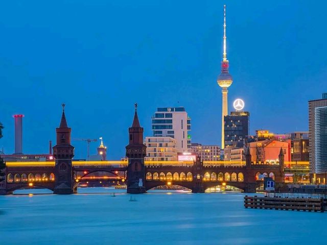 Oberbaum Bridge: Berlin's Iconic Link Between Past and Present