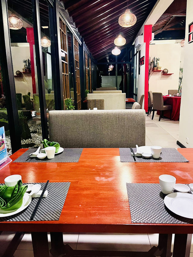 Xing Zhu Chinese Restaurant: Elegant Dim Sum Dining by the Lake Garden
