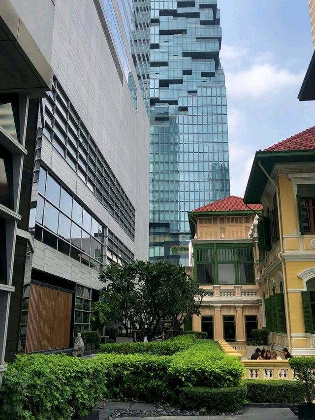 🌟 W Bangkok: Where Luxury Meets Vibrant Energy in the Heart of the City!