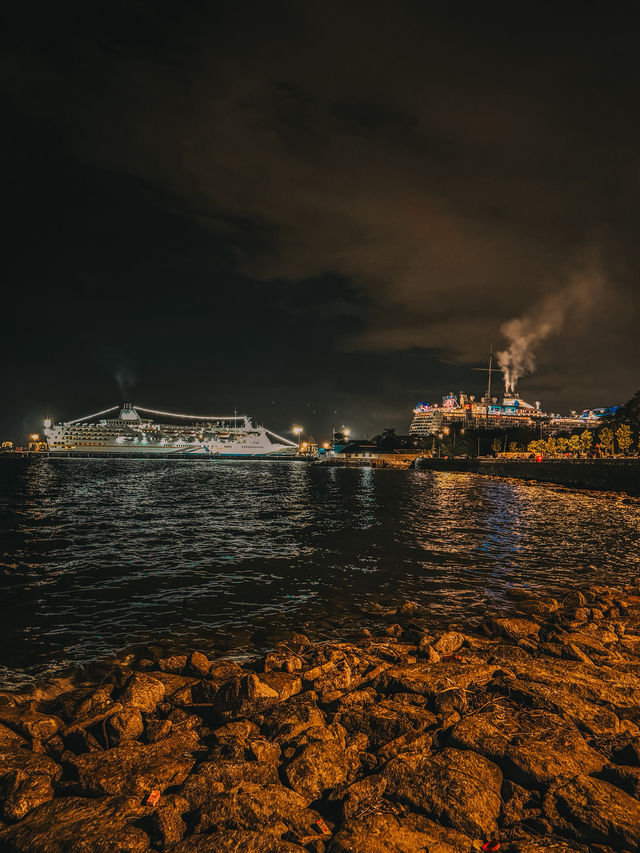Night Breeze & Ocean Lights: A Quiet Escape at Penang’s Esplanade Sea Wall