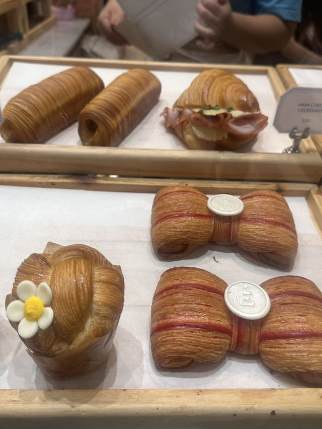 バンコク🇹🇭有名なエシレバターを使ったベーカリーカフェ