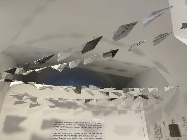 【Museum of Broken Relationships｜失恋の博物館】 世界で唯一？“別れ”をテーマにした博物館