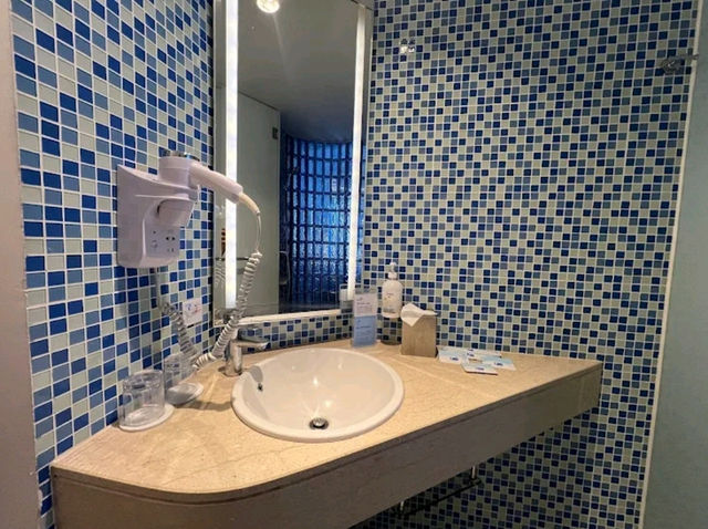 “Holiday Inn Express Baruna Bali: Your Ideal Gateway to Bali's Beaches and Beyond”