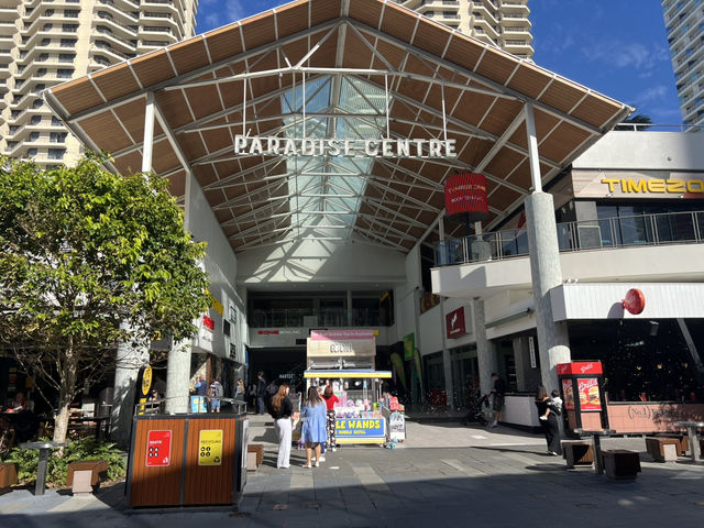 🛍️ 衝浪者天堂沙灘旁步行街散策：陽光沙灘旁的購物天堂