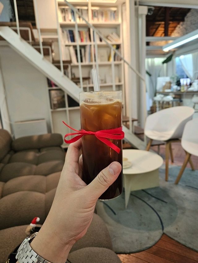 합정역 라일락 명소 실루엣커피