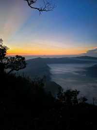 🌅 Chasing Fire in the Sky – Mount Bromo’s Legendary Sunrise