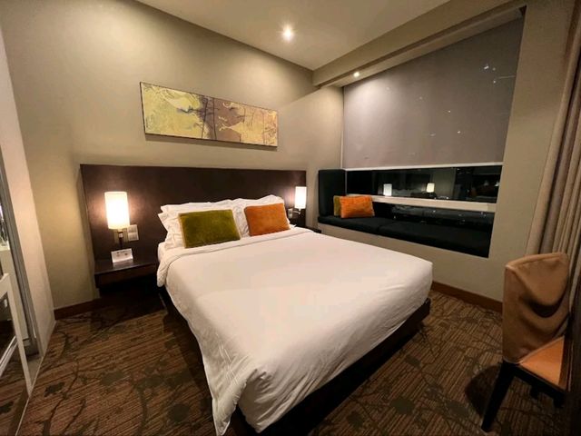 “Clarke Quay Comfort: Stylish Stay with Riverside Ease”
