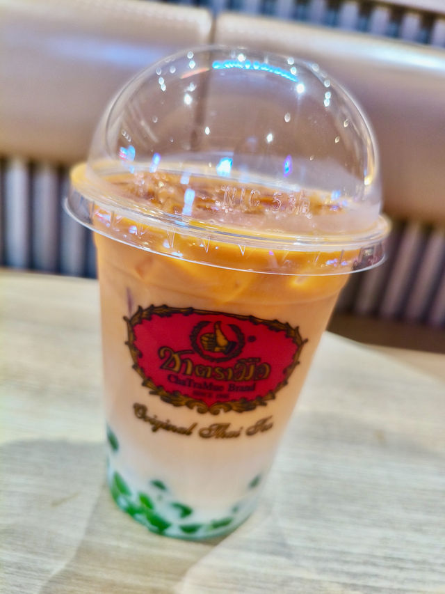 曼谷｜連續每天一杯 泰國人都在喝的手標奶茶真的有這麼神？來Central World我終於懂了 價格又便宜