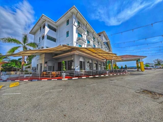“Klana Beach Resort – Serene Seaside Escape with Friendly Service, Vintage Vibes”