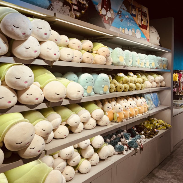 Aqua Planet Yeosu: An Immersive Journey into the Underwater World