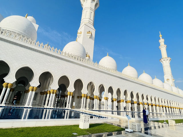 Grace in White: A Visit to Sheikh Zayed Grand Mosque
