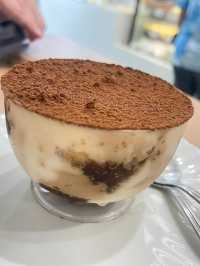 インスタ用キャプション案 “とろけるティンバーリングとミニマルな空間で特別な朝を。🍮🥐