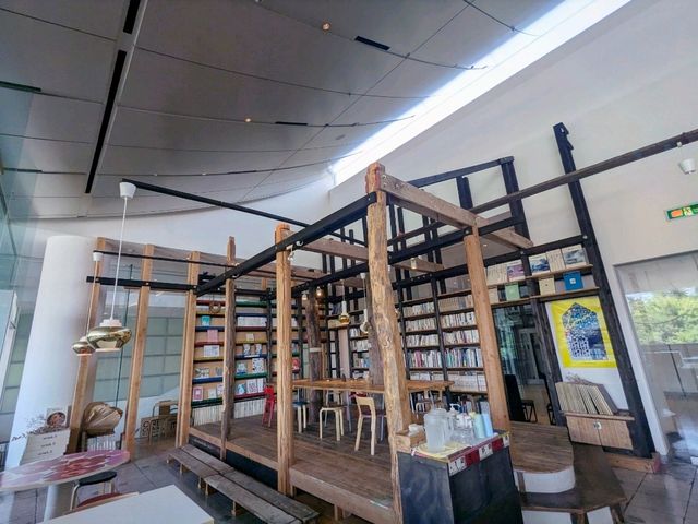 和歌山市 | BRING BOOK STORE 美術館的書香咖啡店