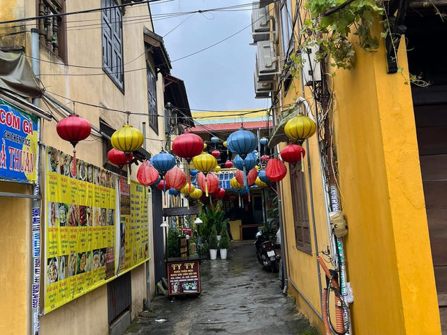🌸 Wandering Through Hoi An Old Town – Day to Night Magic