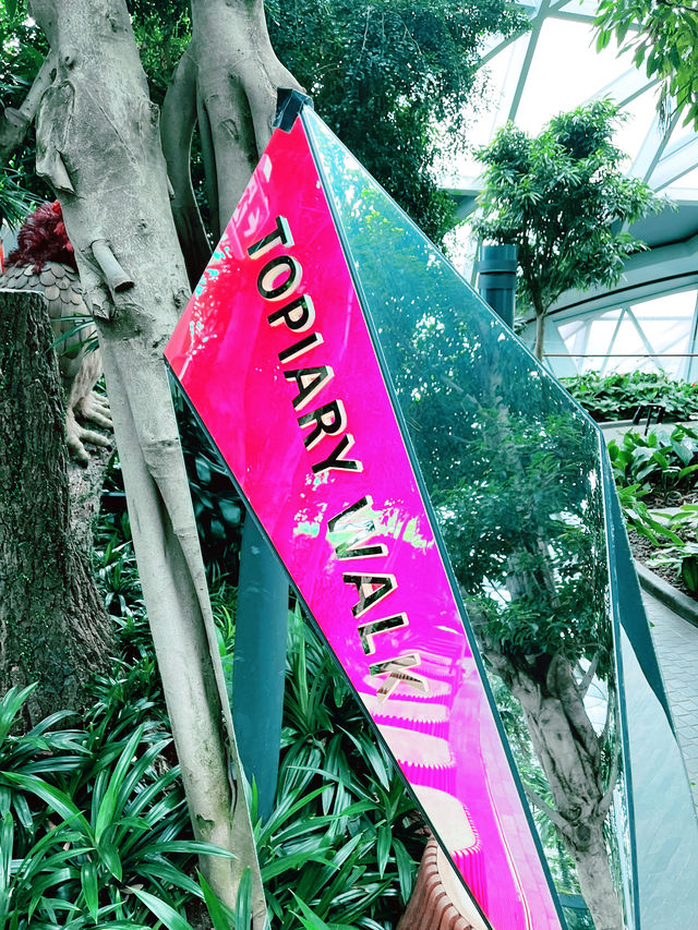 Discover the Enchanting Topiary Walk at Canopy Park, Jewel Changi 🌿✨