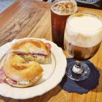 Dongbaek Cafe