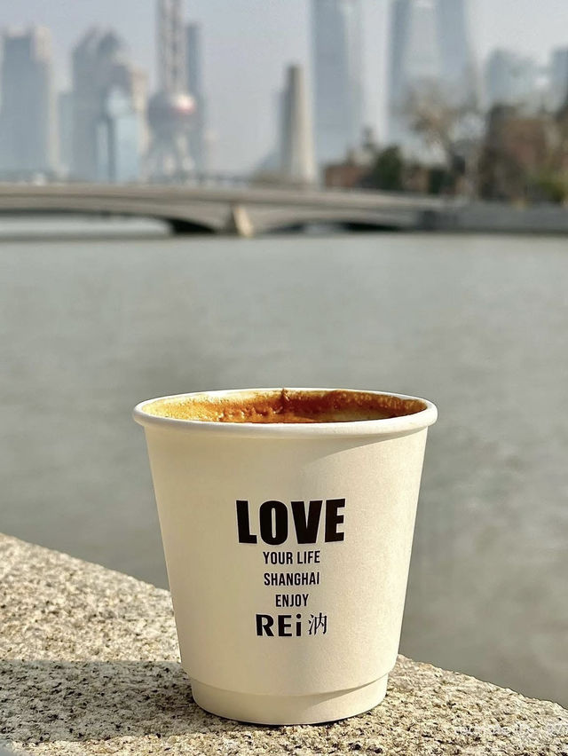 REi COFFEE BAR คาเฟ่วิวหอไข่มุกเซี่ยงไฮ้
