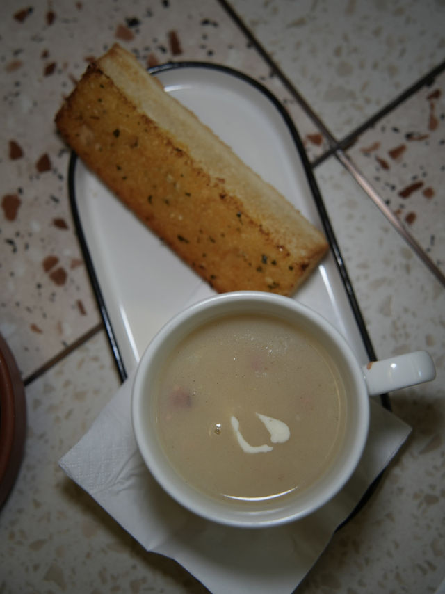 食物氣氛非一般，晚市九折合家歡