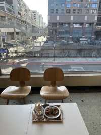 Burnt Seoul, Industrial Chic Meets Pretzel Perfection in Jongno