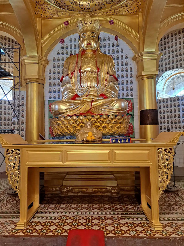 Kek Lok Si Chronicles: A Spiritual Journey Above the Clouds