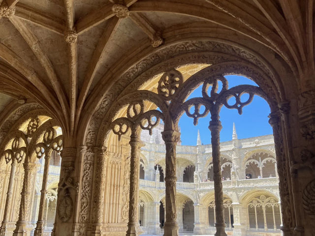 Jerónimos Monastery: Lisbon's Miraculous Maritime Masterpiece 🇵🇹✨