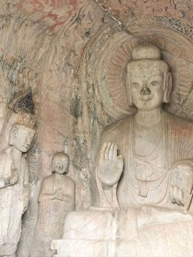 Stone Buddhas at Longmen Grottoes