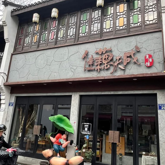 🏮 Wandering Through Hangzhou’s Time-Honored Streets: 河坊街 & 南宋御街