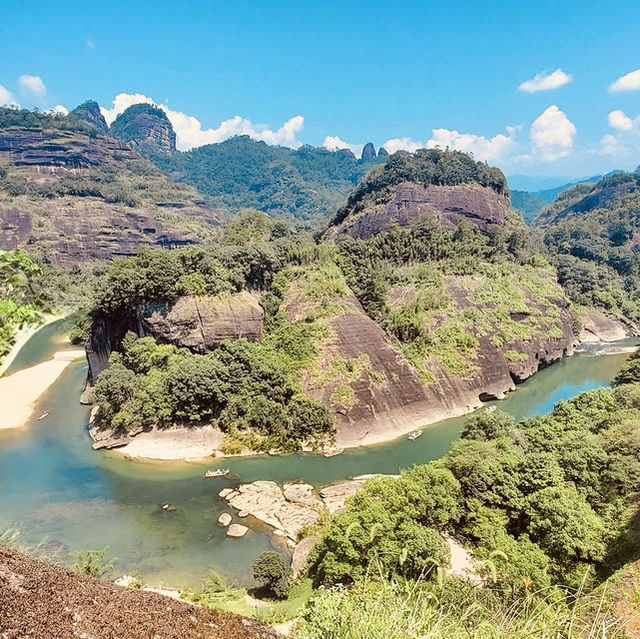 🌿 Let’s Go to Wuyishan (武夷山) – China’s Misty Tea Paradise & Adventure Playground! 🚣♂️