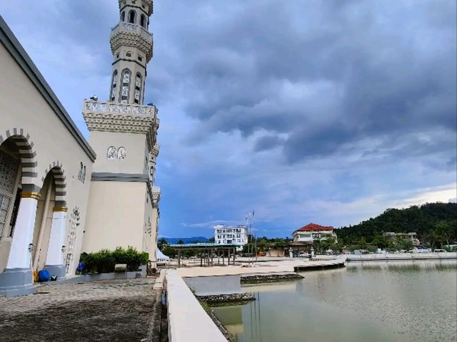 Visiting the Floating Mosque of Kota Kinabalu: City Mosque Travel Guide