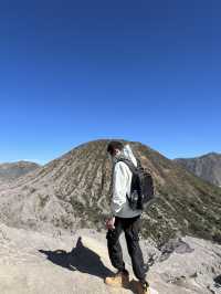 🌋 Mount Bromo – A Volcanic Sunrise You’ll Never Forget