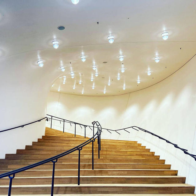 Experiencing the Iconic Elbphilharmonie Hamburg