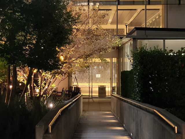 梅田高樓夜色巡禮：大阪都會的璀璨光影