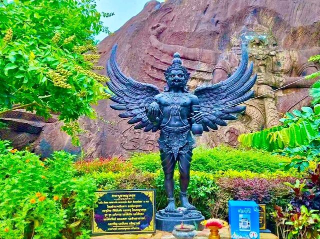 穿越森林與佛陀雕刻──Wat Tham Pha Daen 探索之旅