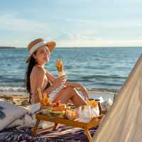 รีสอร์ทหรู สไตล์ไทยร่วมสมัย ริมหาดนาจอมเทียน