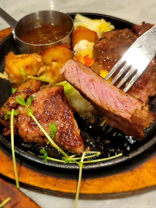 小清新西餐廳🐄鐵板特級西冷超吸引🍽 小清新西餐廳🐄鐵板特級西冷超吸引🍽