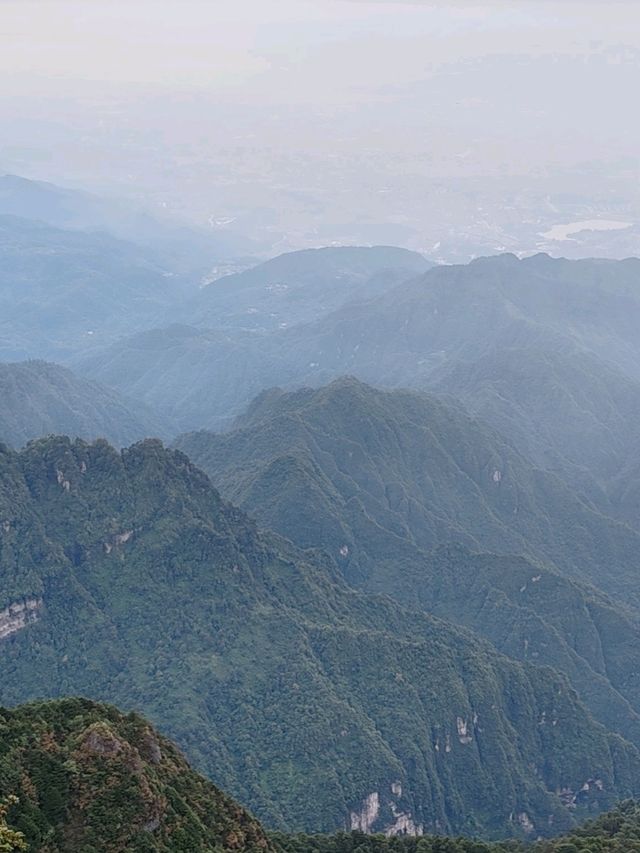 At the Summit of Mount Emei: Ever-Changing Weather, the Ups and Downs of Life