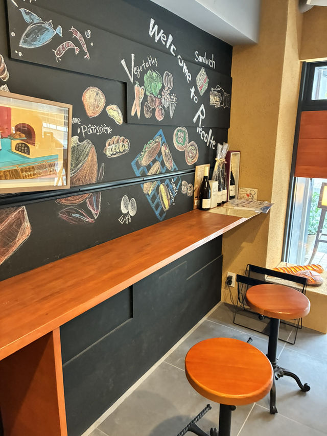 北野の坂の途中で香ばしい香りに誘われて🥐✨ 北野の坂の途中で香ばしい香りに誘われて🥐✨