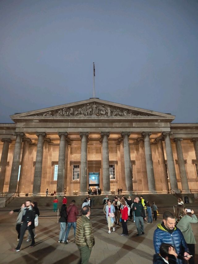 Flow and Crowd: A Visit to the British Museum
