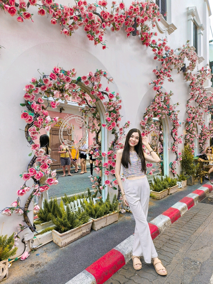 1. Phuket Old Town 🏘️  
Wander through colorful streets, pop into quirky boutiques, and admire the architecture. 

2. Wat Chalong 🛕  
Located at Chalong, Amphur Muang, open daily 8:00-17:00. 

3. Karon View Point 🌅  
Find this scenic lookout south of Kata Noi Beach. Perfect for a panoramic sunset—arrive by 5:30 PM for the best light. Tip: Bring water and sunblock, it gets bright!

4. Hilltop Cafe - Sinae Phuket ☕  
Address: 51/1 Moo 8, Ratsada Subdistrict. Open 8:00-20:00. 

Getting Around:  
Use local taxis! Taxis are reasonable, but always settle on price before hopping in. Maps are a must—city streets can twist unexpectedly.

Food:  
Don’t miss local seafood at family-run spots near the Old Town. 

Travel Tips:  
Bring cash—small cafes and market stands may not accept cards. Weather’s usually sunny, but bring a light rain jacket just in case.

#CityNightLife #CafeVibes #TravelTips #phuketoldtown #travel #naturalwonders #beachlife #myitinerary #phuket #thailand 