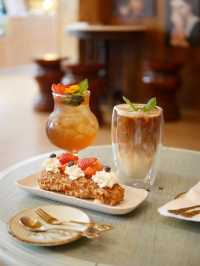 คาเฟ่ Pet friendly หัวหิน ขนมเครื่องดื่มอร่อย 📚🕰️