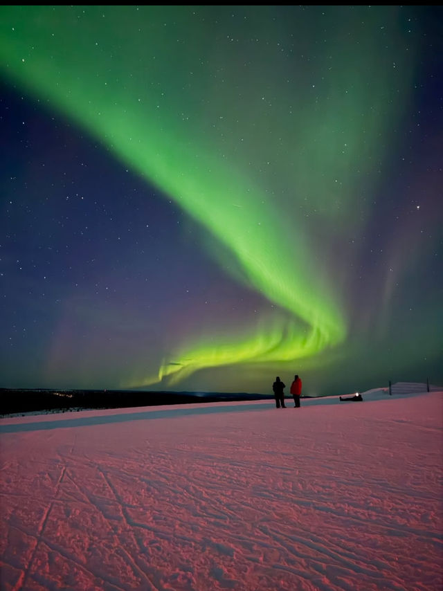 Stepping Into the Real-Life North Pole: Rovaniemi’s Christmas Magic ✨🎅❄️ Stepping Into the Real-Life North Pole: Rovaniemi’s Christmas Magic ✨🎅❄️